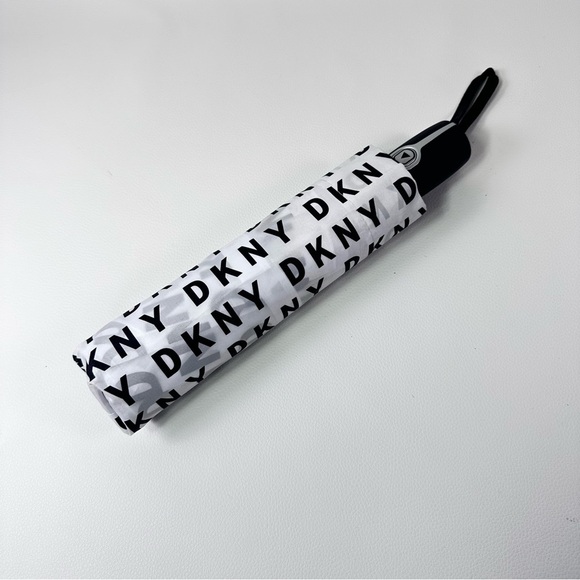 NEW! DKNY MONOGRAM UMBRELLA - Picture 1 of 3